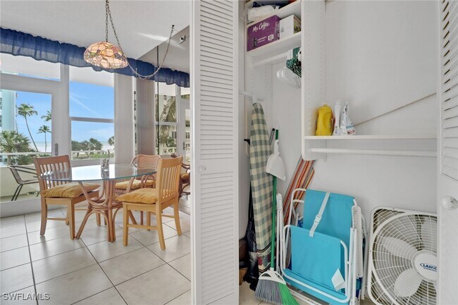 Building Photo - 220 Seaview Ct