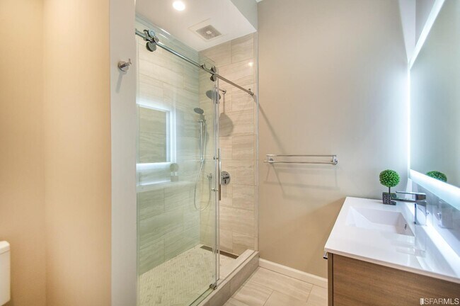 Building Photo - 3242 Washington St