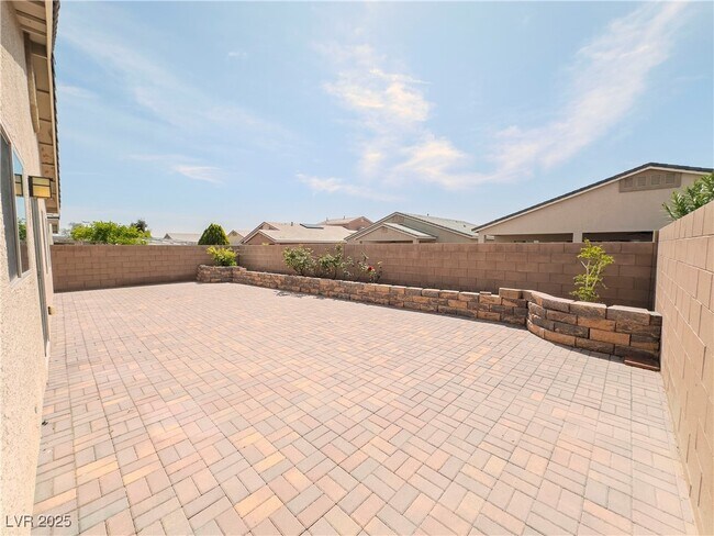 Building Photo - 8223 Buffalo Ranch Ave