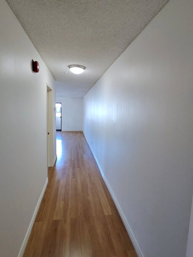 Building Photo - 135 N Swall Dr