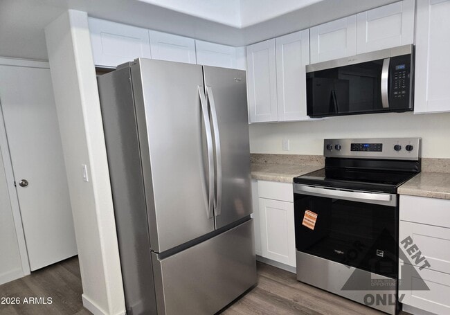 Building Photo - 4025 E Coolbrook Ave