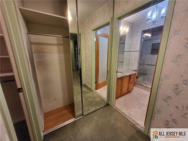 Building Photo - 12 Carriage Pl