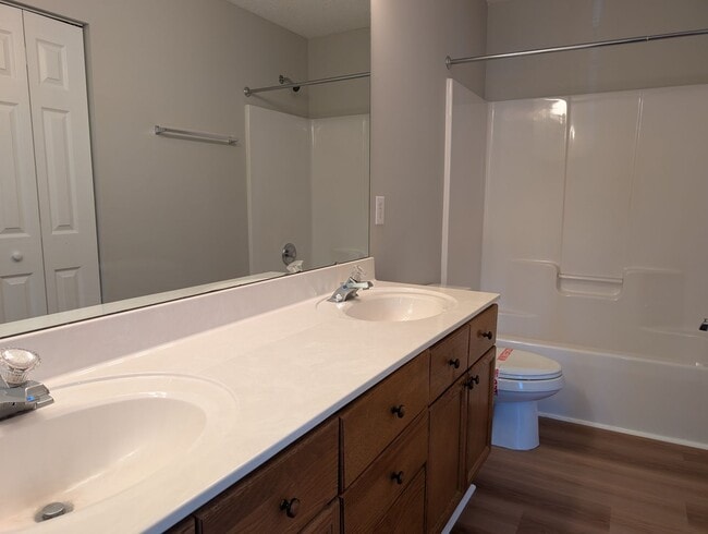 Building Photo - Pristine, 2 bed, 2.5 bath Townhome Located...
