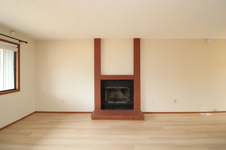Building Photo - 6636 SE Reedway St