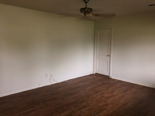 Building Photo - 3013 Shirley Ln