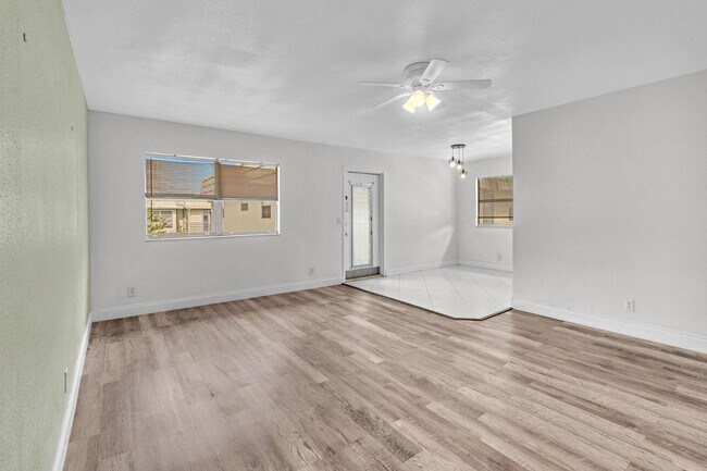 Building Photo - 365 Flanders Dr