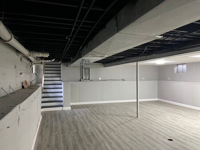 Building Photo - 144 N Maple Ave