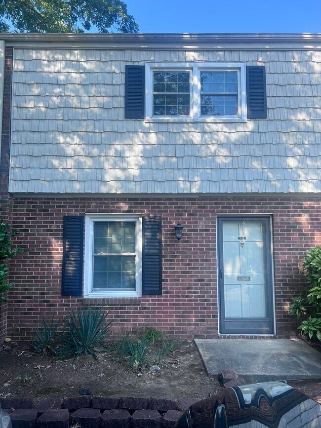 Primary Photo - 201 Northpoint Ave