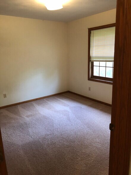 Bedroom - 4674 Hayes Rd