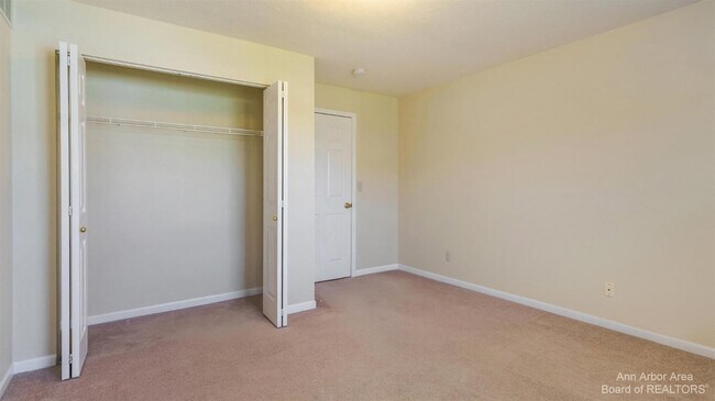 Building Photo - 1328 Heatherwood Ln