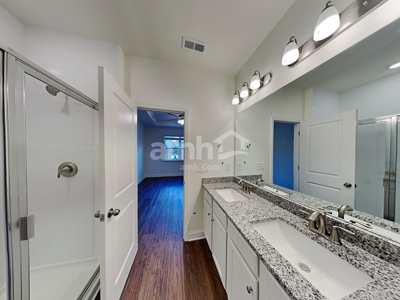 Building Photo - 6237 Bridlewood Ln