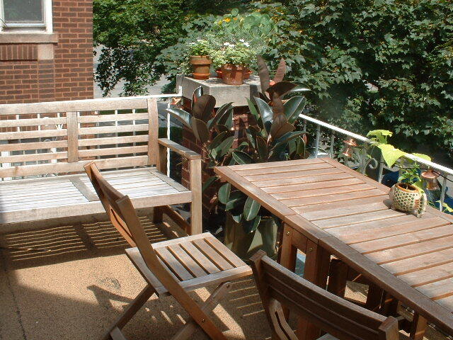 Charming Balcony - 3650 N Oakley Ave