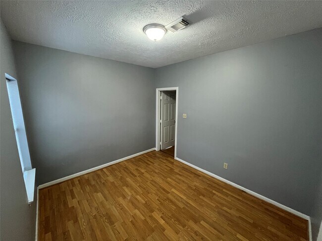 Building Photo - 16027 Silver Valley Dr