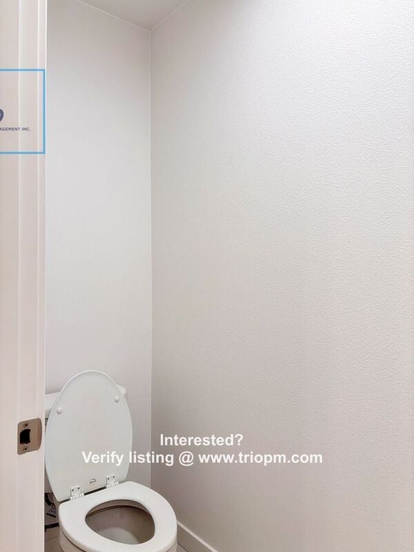 Building Photo - 2442 Brackenfern Rd