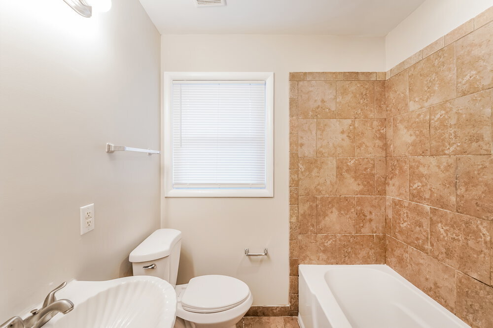 Building Photo - 325 16th Ave NW