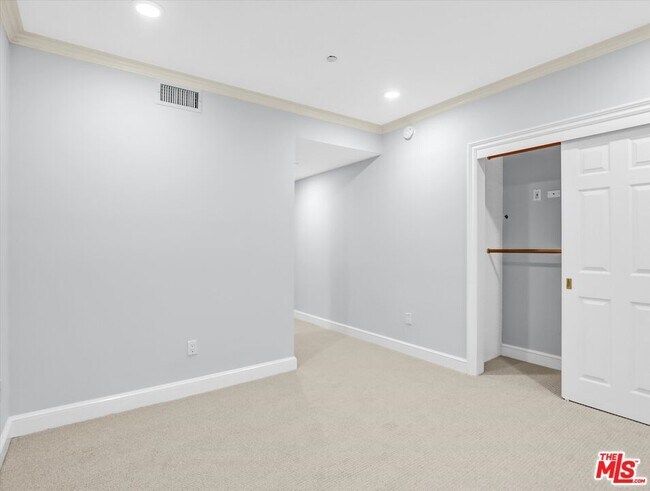 Building Photo - 277 S Spalding Dr