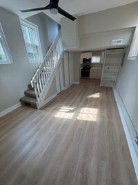Building Photo - 3327 W Elm St