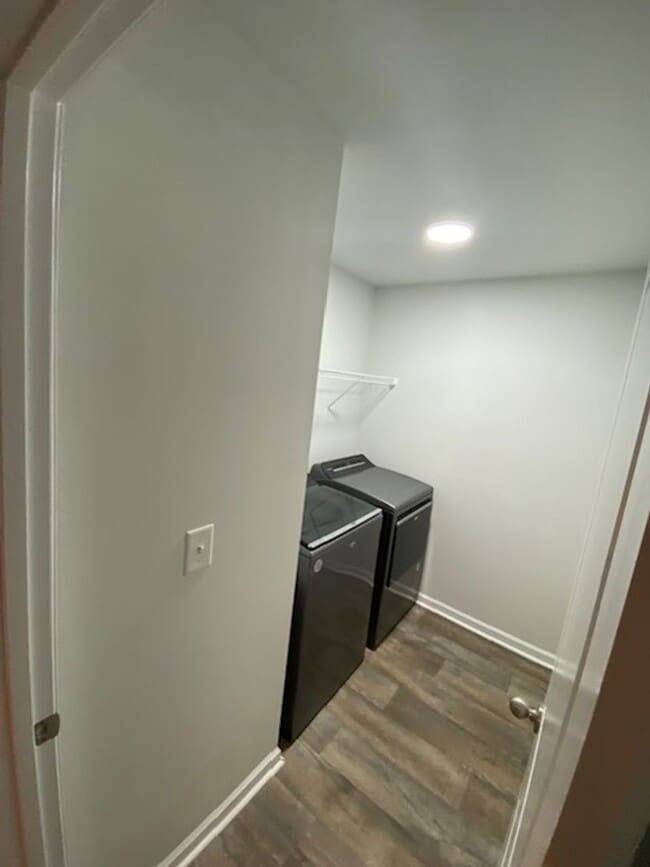 Building Photo - Welcome to a move-in ready haven!!!