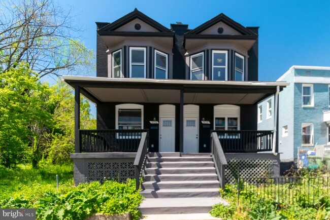 Building Photo - 3026 W Garrison Ave