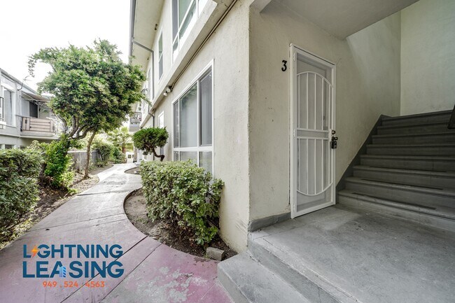 Building Photo - 921 Normandie Ave
