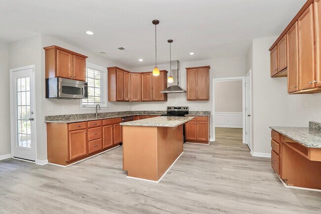 Building Photo - 2108 Oakcliffe Ct