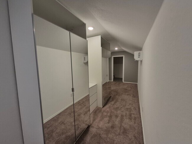 Building Photo - 6930 Elm Cv