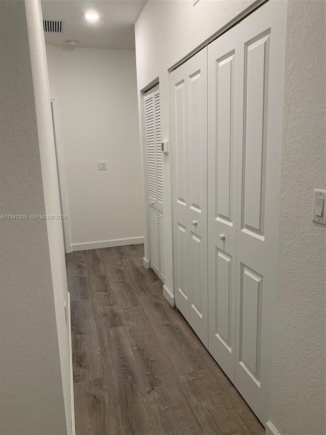 Building Photo - 1271 SE 27th Terrace