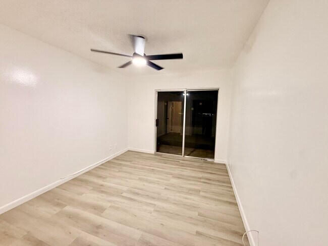 Building Photo - 4115 NW 88th Ave