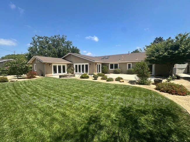 Building Photo - 1695 Berkshire Dr