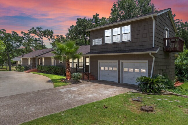 Building Photo - 309 Brookside Dr E