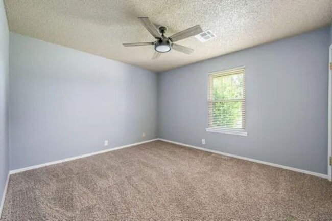 Building Photo - Updated 3 Bedroom/2 Bath Home w/Beautiful Landscaping - Edmond Schools