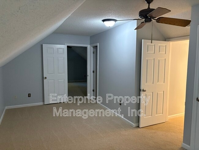 Building Photo - 535 Fox Run Ln