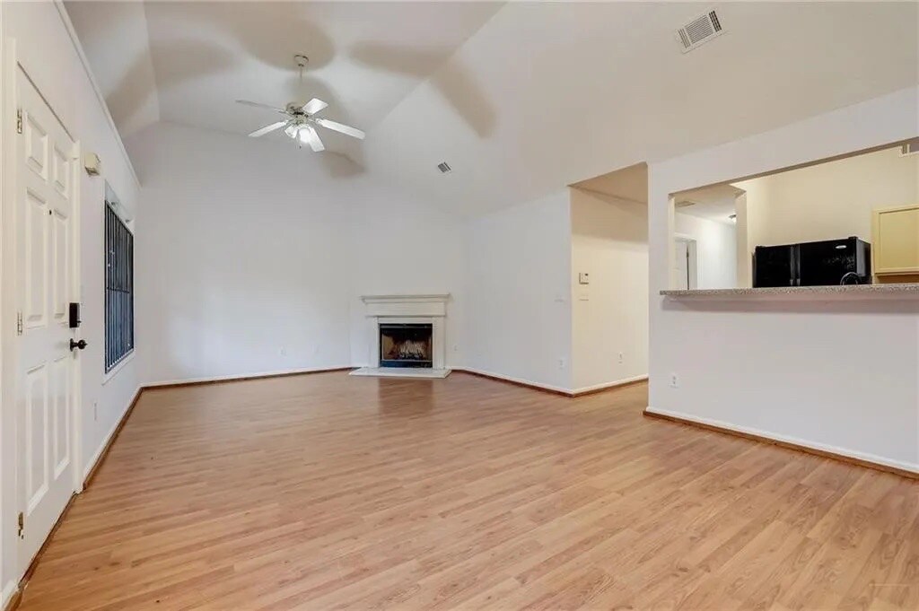 Building Photo - Room in House on Cypress Pointe Dr