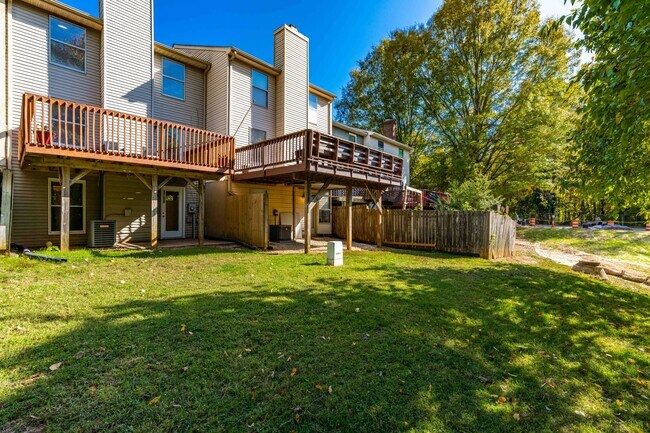 Building Photo - 1708 Ithaca Ln