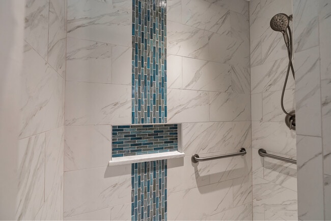 Building Photo - 1 Shoreline Dr