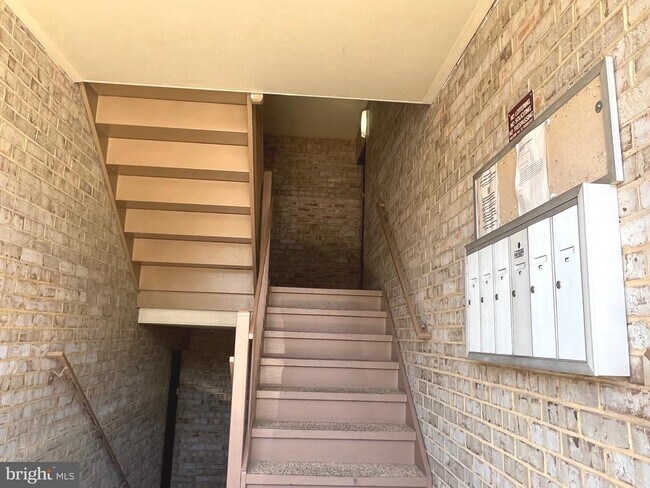 Building Photo - 3360 Huntley Sq Dr