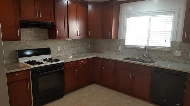 Building Photo - Updated Duplex Unit in West San Jose!