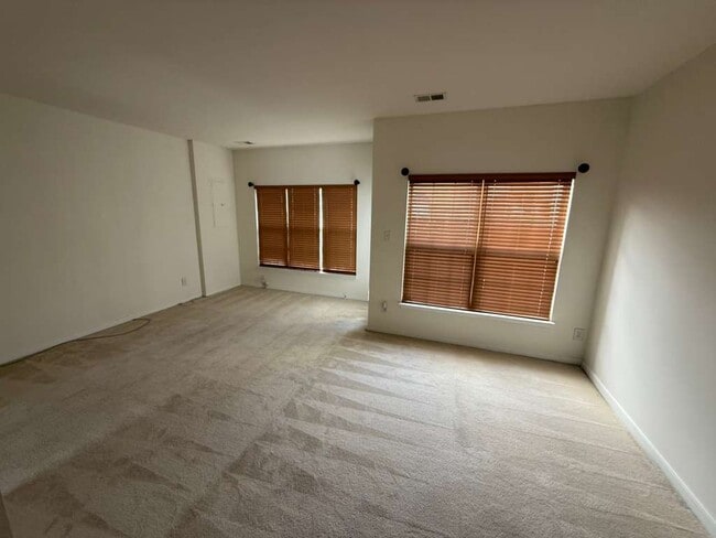 Building Photo - 9903 Magnolia Pointe Ct