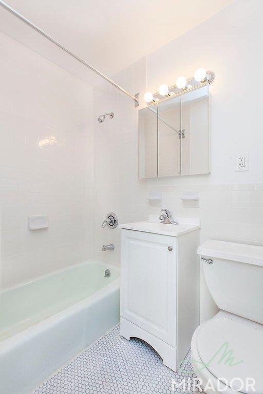 Building Photo - 1 bedroom in New York NY 10028