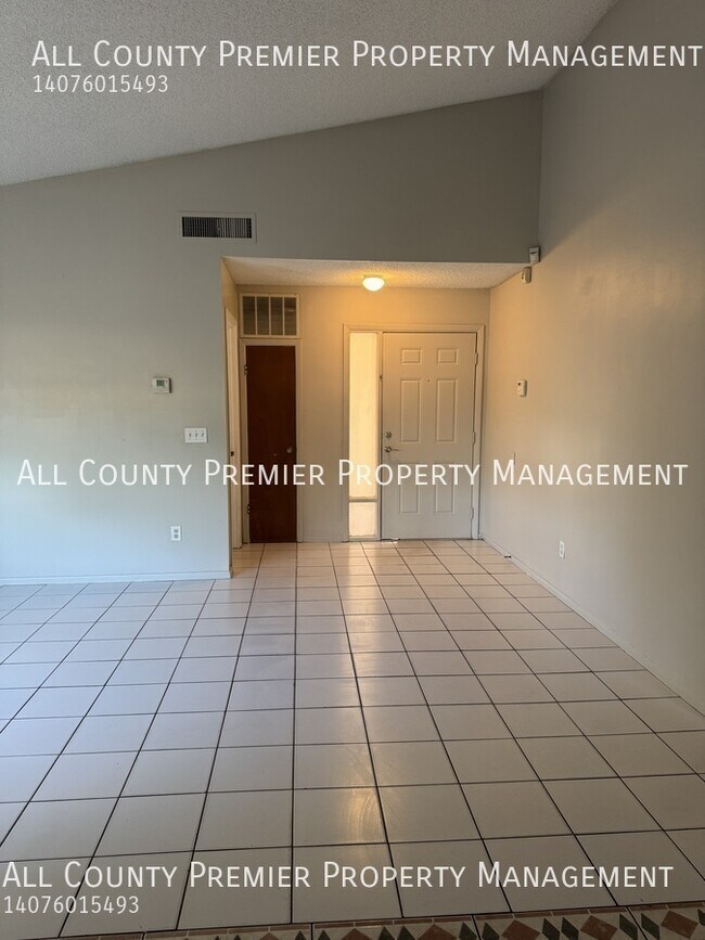 Building Photo - 2264 Greenview Cir