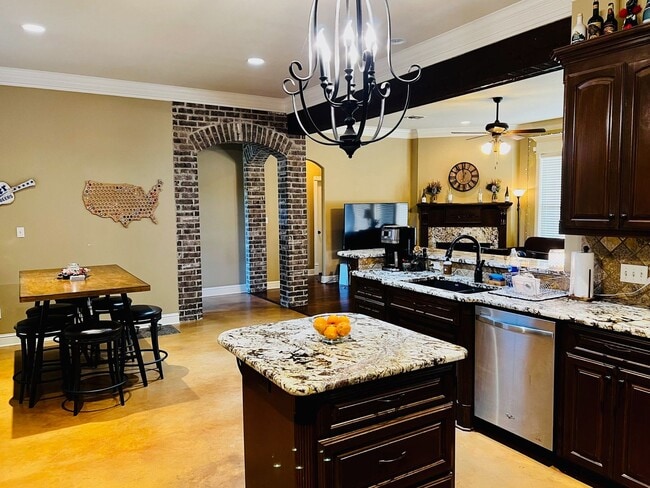 Building Photo - 459 Long Acre Dr