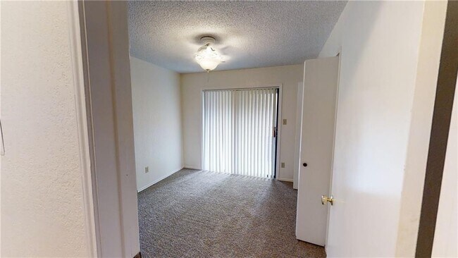 Building Photo - 1202 Thorpe Ln