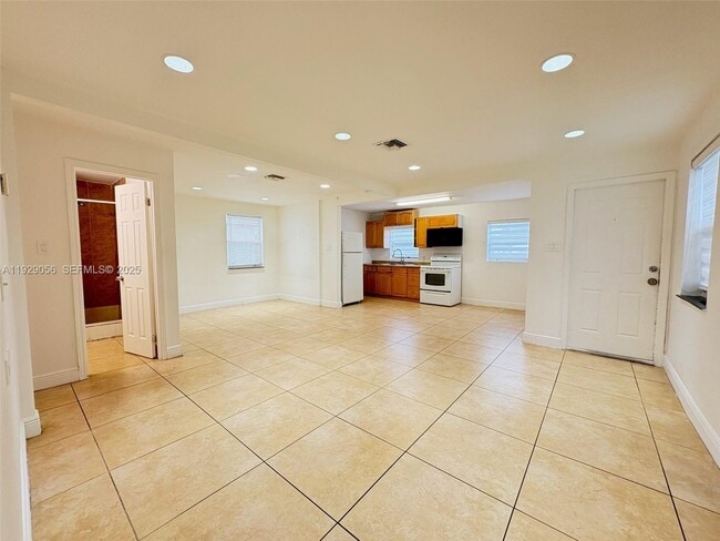 Building Photo - 2406 McKinley St