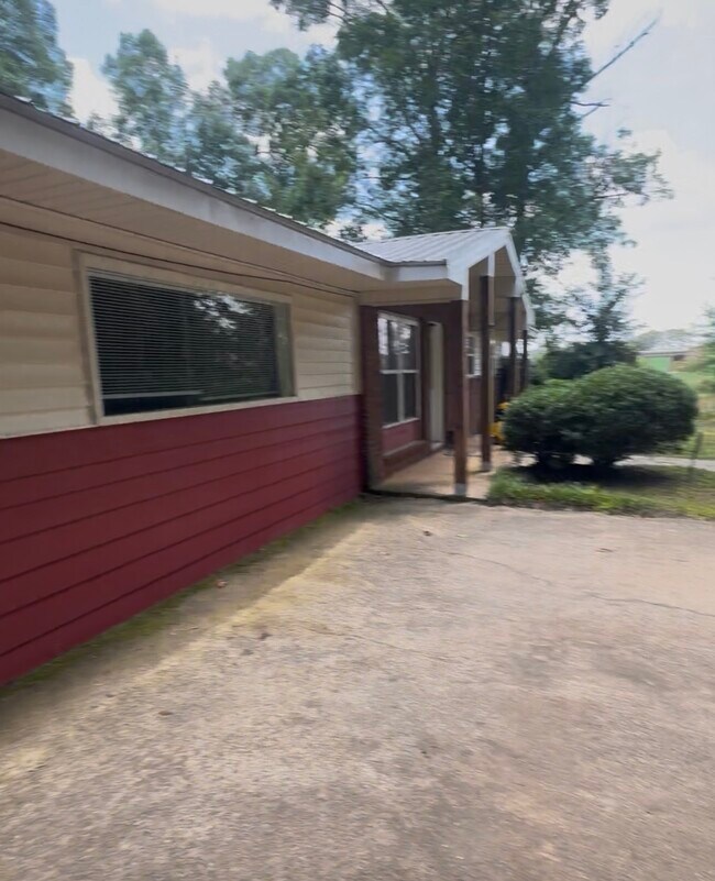 Building Photo - 185 Cavalier Ct
