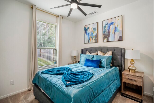 Building Photo - 10477 Pineland Dr