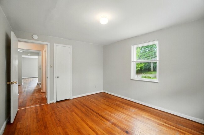 Building Photo - 3919 E Gatewood Ln
