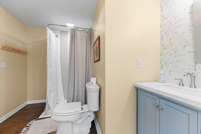 Building Photo - 3 Bedroom Furnished in Oldham County