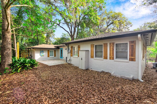 Building Photo - 304 NW 24th St