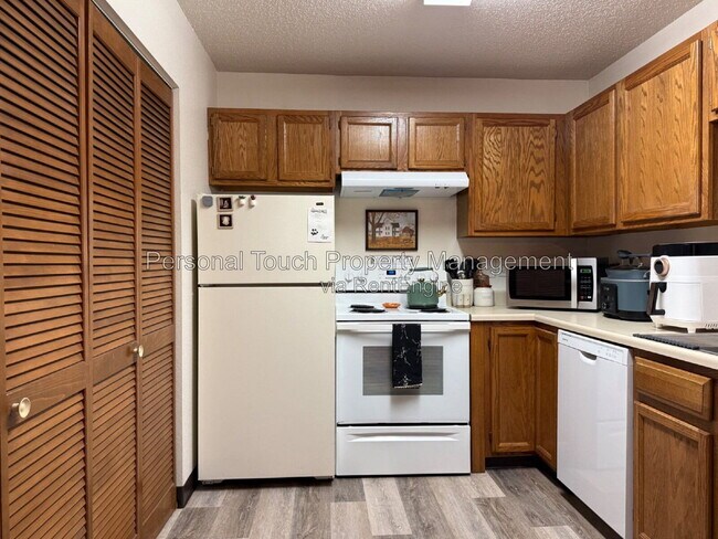 Building Photo - 415 22nd St E