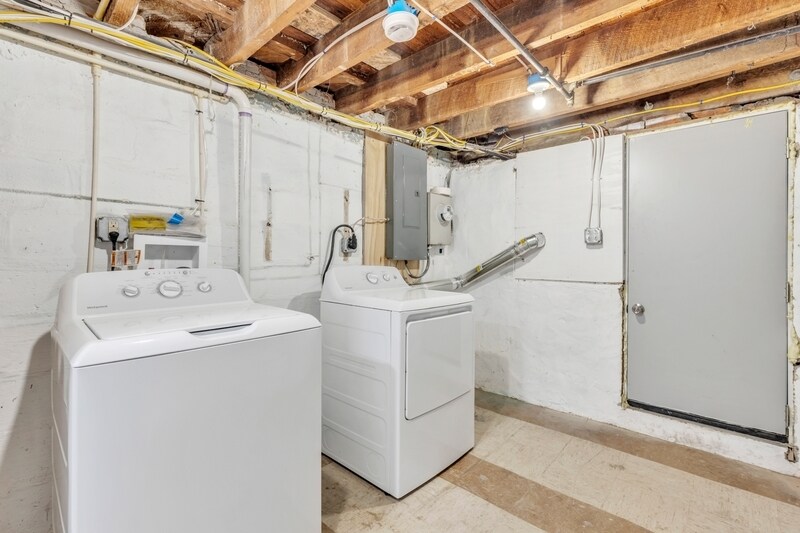 Building Photo - 731 Mt Holly St